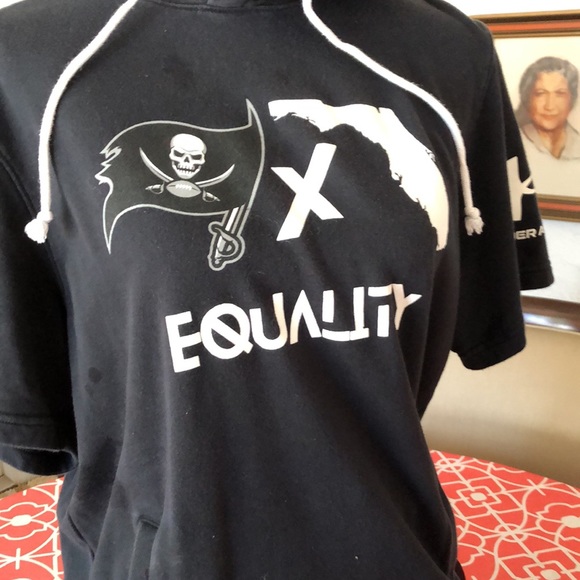 Under Armour Hoodie. Size L - Picture 2 of 4